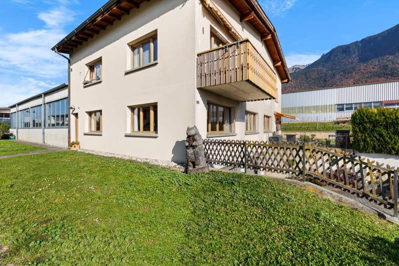 Propriété exceptionnelle en zone artisanale comprenant trois logements et un atelier (5)