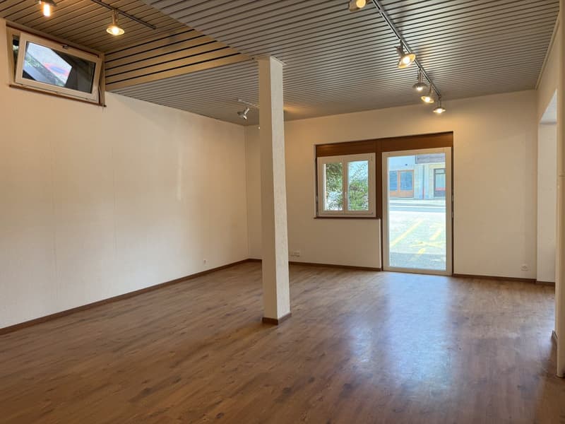 Local commercial polyvalent de 122m2 avec sous-sol et parkings (3)