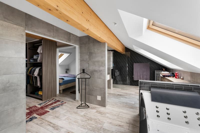 EN EXCLUSIVITE: Un bijoux de 230 m2 situé à 15 minutes d'Epalinges liant luxe, calme et espace. (12)