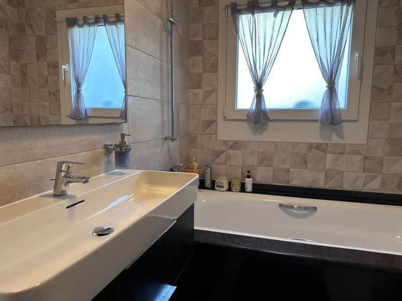 Appartement d'exception à Saxon avec terrasse dallée et jacuzzi (12)