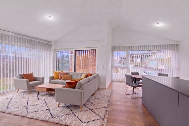 Découvrez un appartement exceptionnel, alliant confort, espace et vue imprenable sur les Alpes. (11)