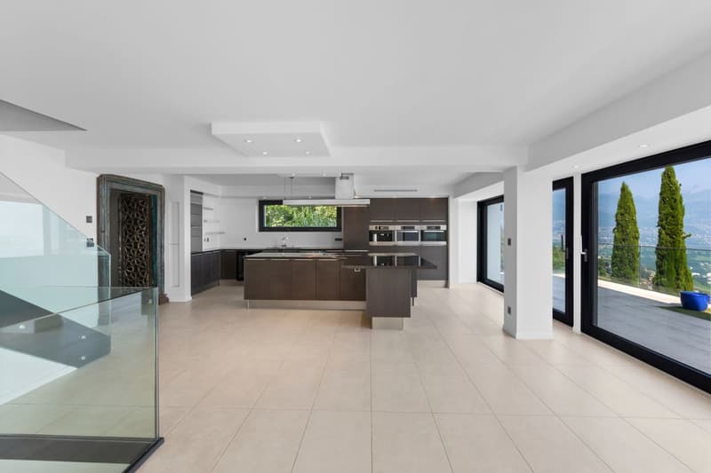 Exceptional Villa with Panoramic Views of Chardonne (2)