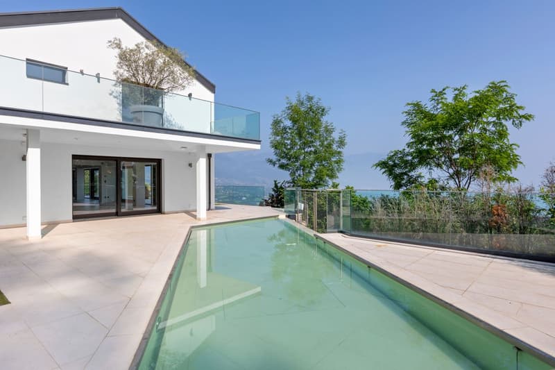 Exceptional Villa with Panoramic Views of Chardonne (12)