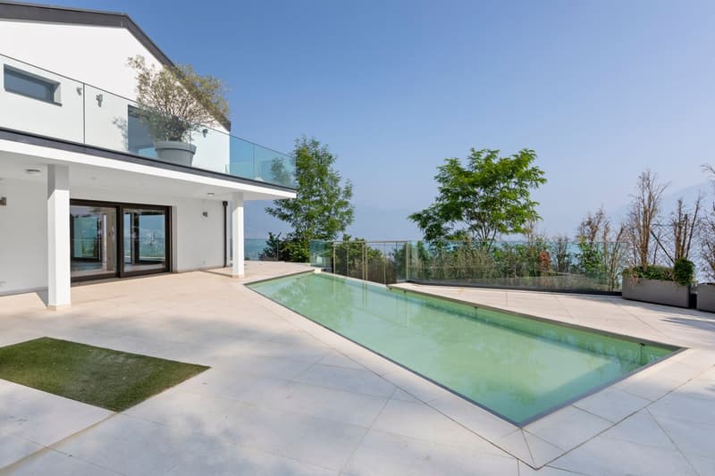 Exceptional Villa with Panoramic Views of Chardonne (11)