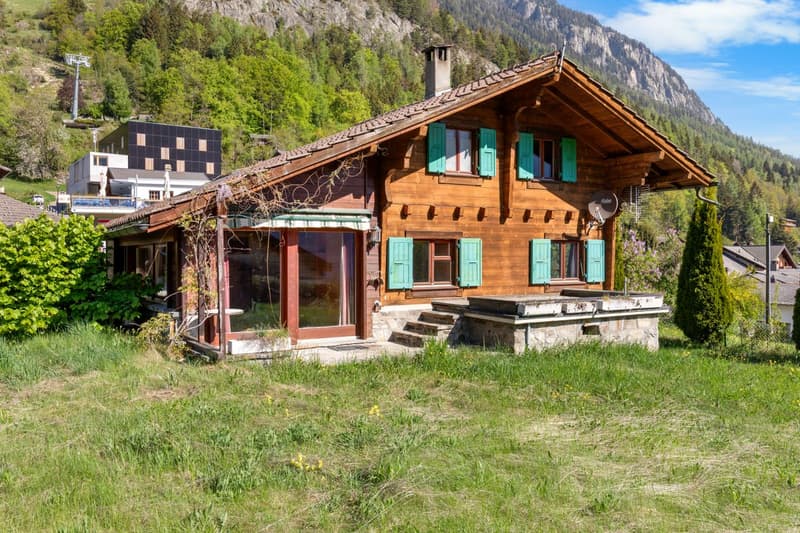 Chalet au coeur des Marécottes, à proximité immédiate de la station avec grand terrain (2)