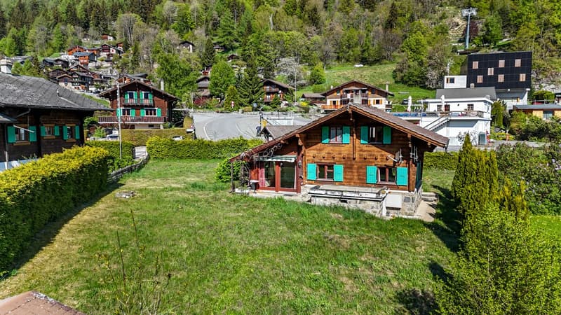 Chalet au coeur des Marécottes, à proximité immédiate de la station avec grand terrain (13)