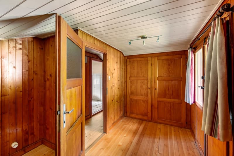 Chalet au coeur des Marécottes, à proximité immédiate de la station avec grand terrain (10)