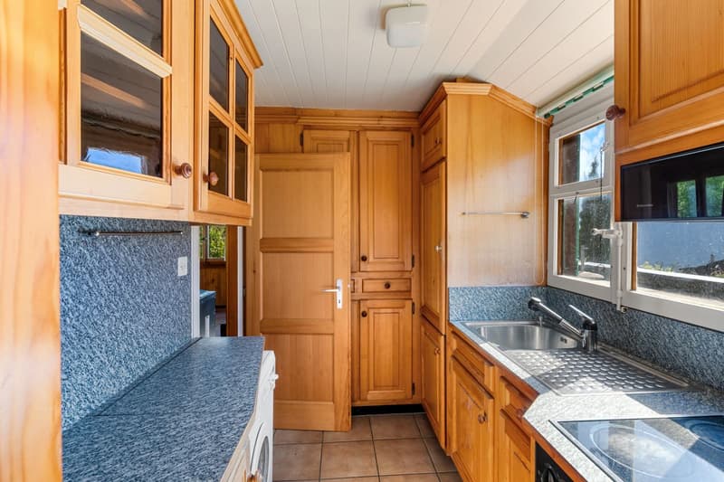 Chalet au coeur des Marécottes, à proximité immédiate de la station avec grand terrain (8)