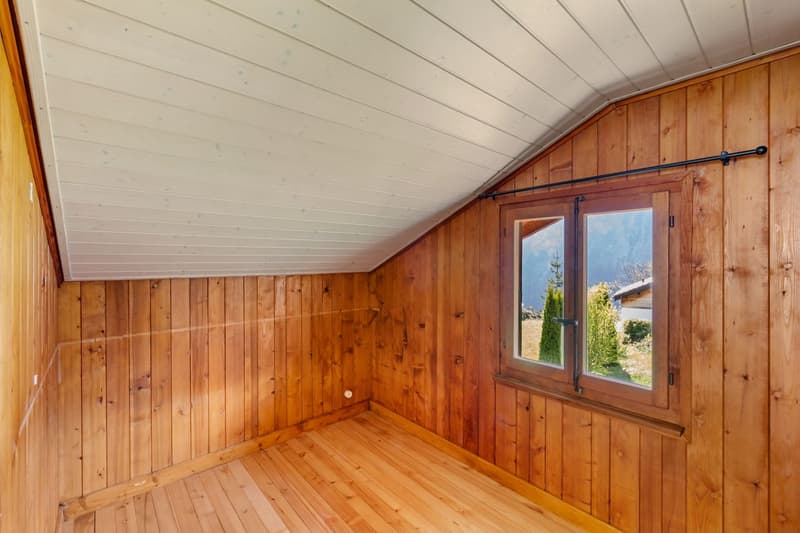 Chalet au coeur des Marécottes, à proximité immédiate de la station avec grand terrain (11)