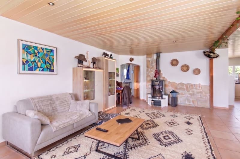Exlusivité - Maison familiale avec grand terrain,lumière exceptionnelle et un porentiel d'agrandissement. (2)