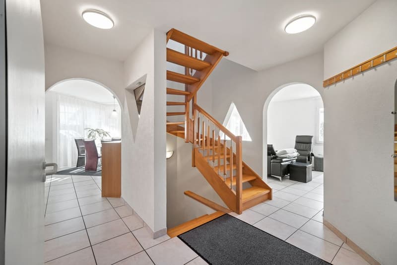 A deux pas d'Estavayer-le-Lac : villa avec piscine, sauna et 4 chambres sur 910 m² (10)