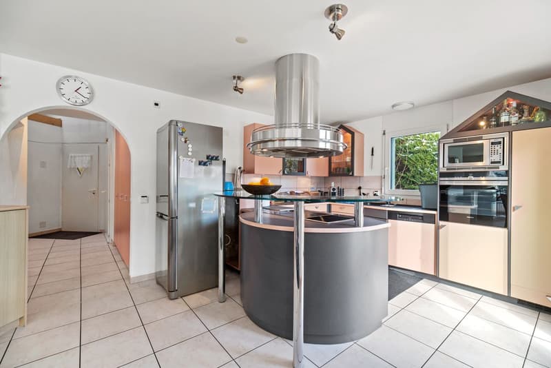 A deux pas d'Estavayer-le-Lac : villa avec piscine, sauna et 4 chambres sur 910 m² (2)