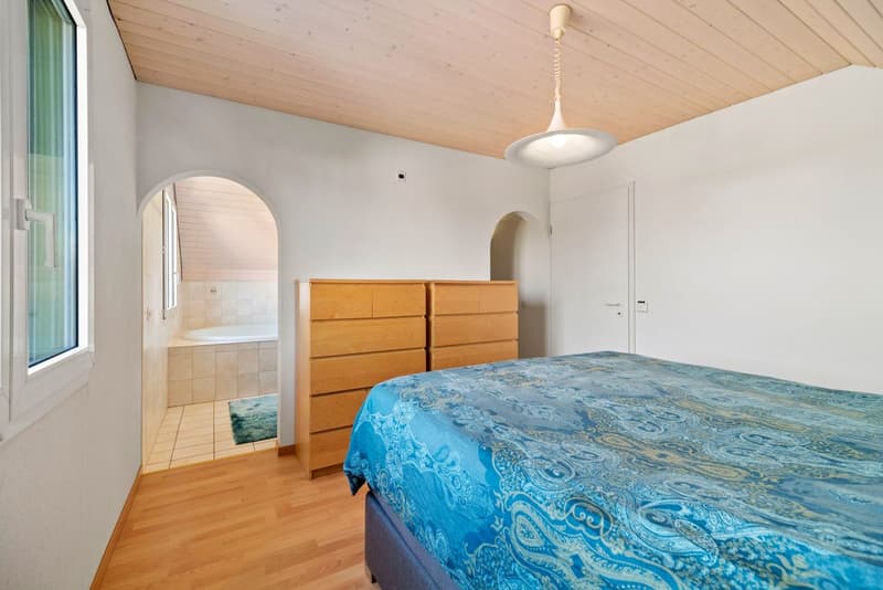 A deux pas d'Estavayer-le-Lac : villa avec piscine, sauna et 4 chambres sur 910 m² (8)