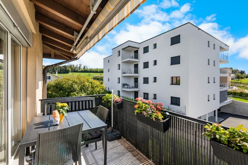 Bel appartement de 122 m² au dernier étage, entièrement rénové, avec 2 places de parc dans un garage souterrain. (7)