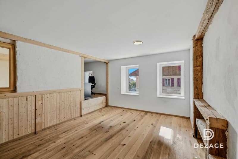 Lumineux duplex de 2 logements - charme ancien, rénovation moderne et potentiel locatif (6)