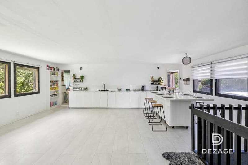 Maison à rénover avec potentiel d'agrandissement sur une vaste parcelle arborée ! (10)