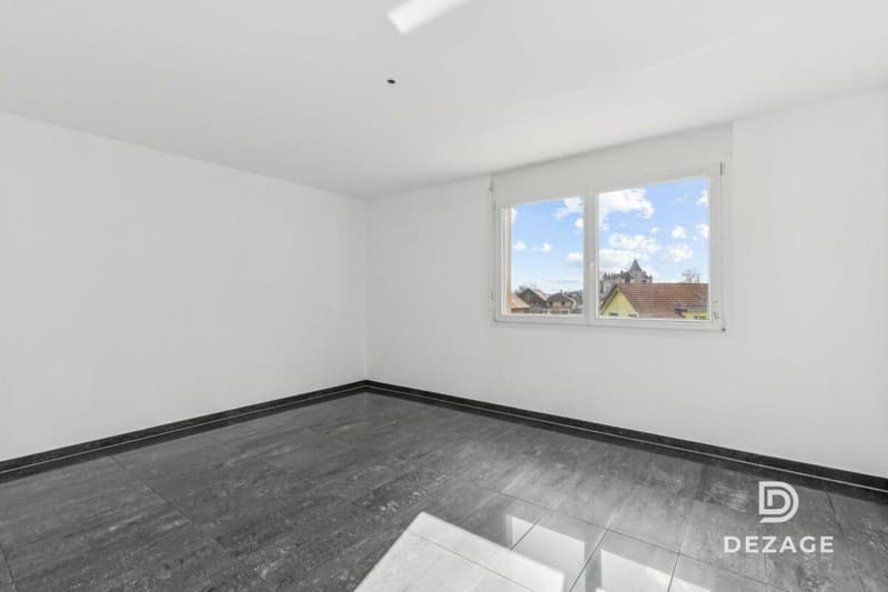 Grand appartement familial avec balcon couvert et vue sur le château d'Oron ! (7)