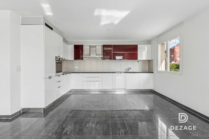 Grand appartement familial avec balcon couvert et vue sur le château d'Oron ! (2)