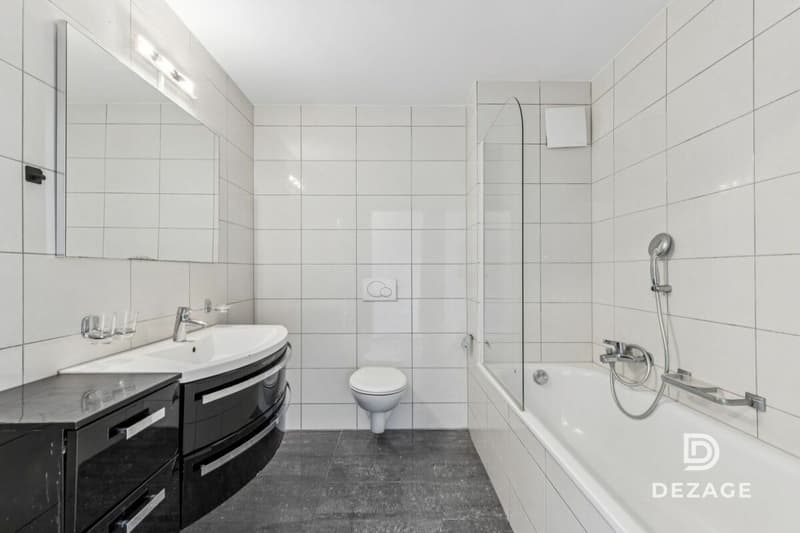 Grand appartement familial avec balcon couvert et vue sur le château d'Oron ! (8)