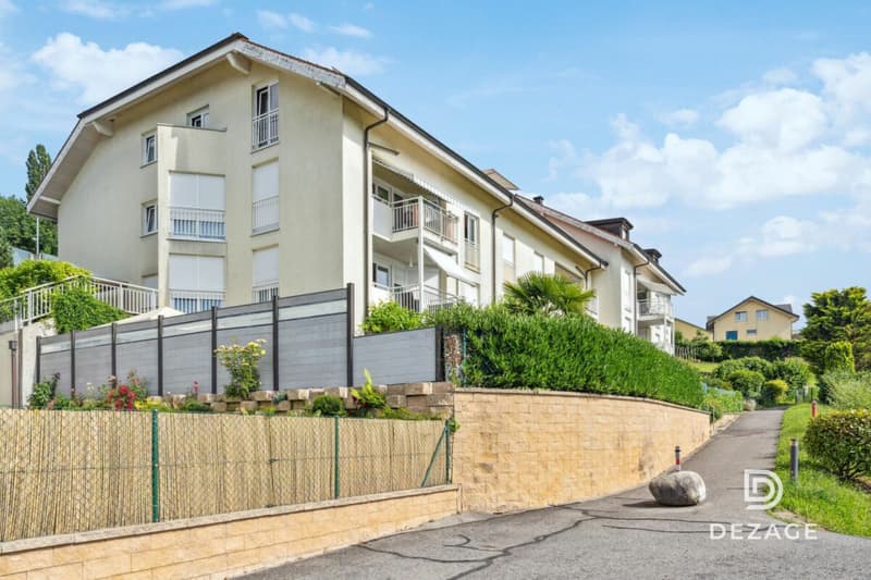 Vaste attique baigné de lumière aux portes de Lausanne avec vue panoramique sur le Lac (12)