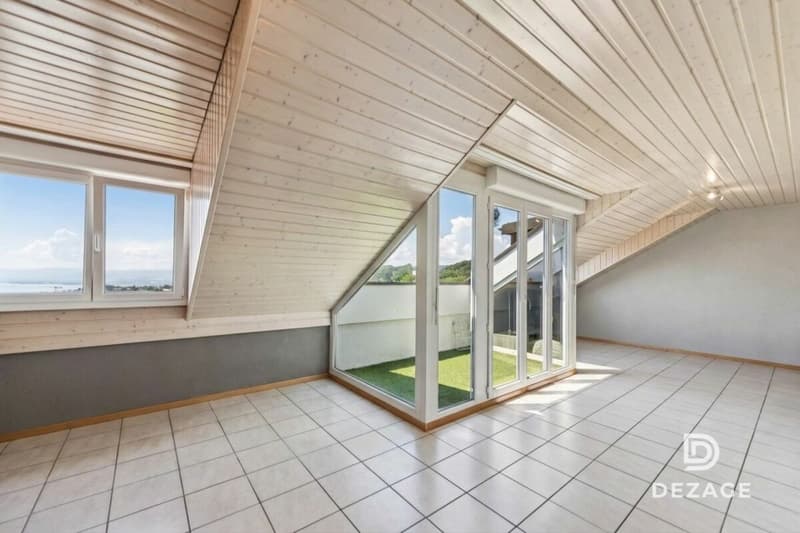 Vaste attique baigné de lumière aux portes de Lausanne avec vue panoramique sur le Lac (2)
