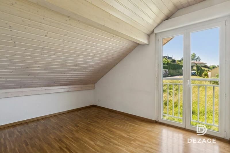 Vaste attique baigné de lumière aux portes de Lausanne avec vue panoramique sur le Lac (7)