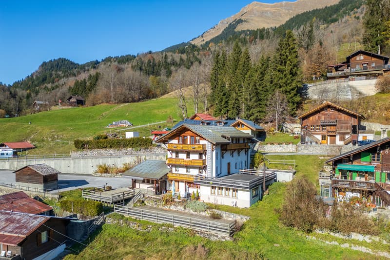 Hôtel-restaurant à rénover ou à transformer à 5 minutes des Diablerets