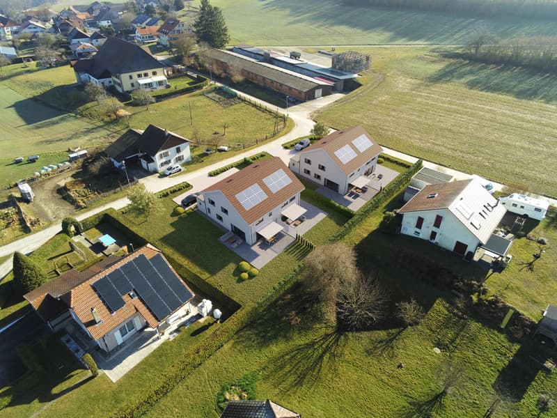 Villa neuve sur plan dans un espace verdoyant (1)