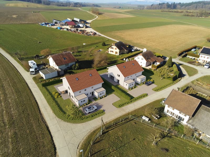 Villa neuve sur plan dans un espace verdoyant (3)