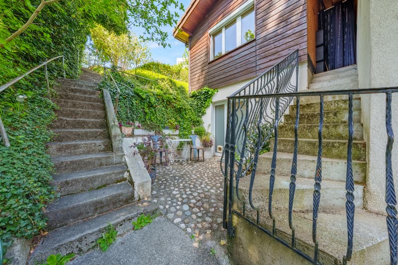 Grande villa lumineuse avec vue lac et rendement locatif (3)