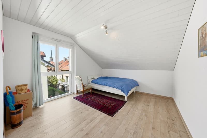 Appartement de 3,5 pièces en attique avec vue dégagée au centre ville (9)
