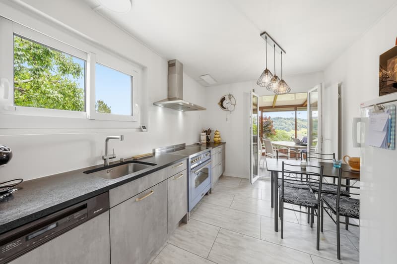 Superbe villa familiale de 5.5 pièces avec grand jardin et vue dégagée (5)
