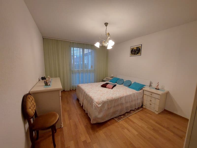 Appartement lumineux de 4,5 pièces avec terrasse et place de parc intérieure (3)