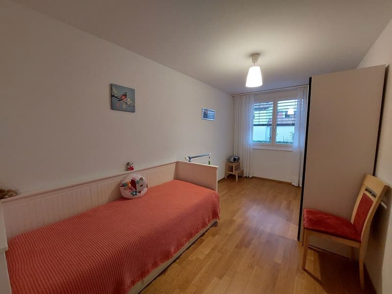Appartement lumineux de 4,5 pièces avec terrasse et place de parc intérieure (5)