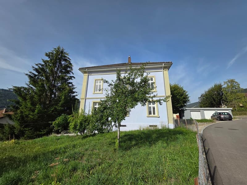 Maison de maître rénovée - 5 appartements à Corgémont (2)