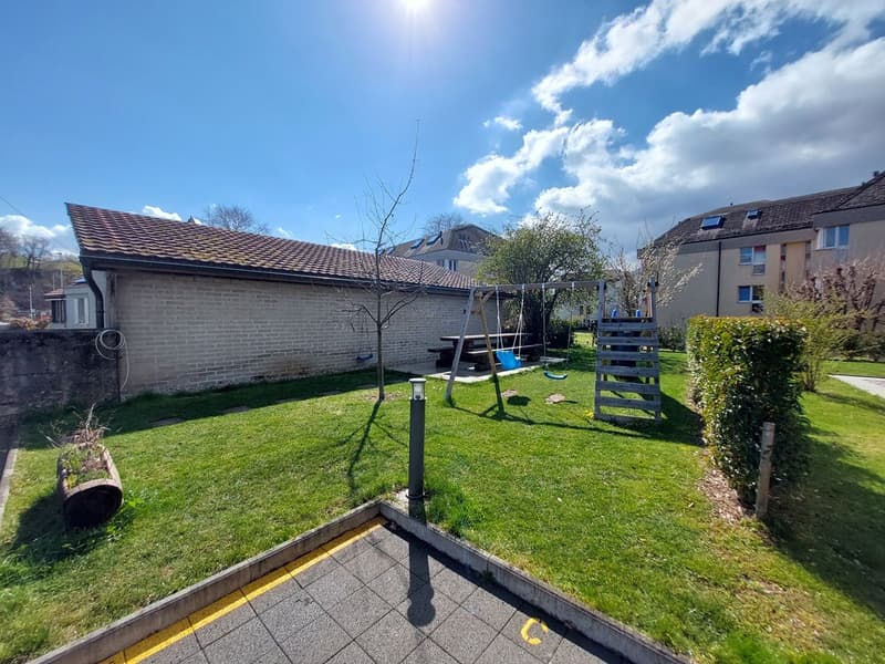 Appartement moderne de 4,5 pièces avec terrasse, une place de parc intérieure et un place de stationnement extérieure (8)