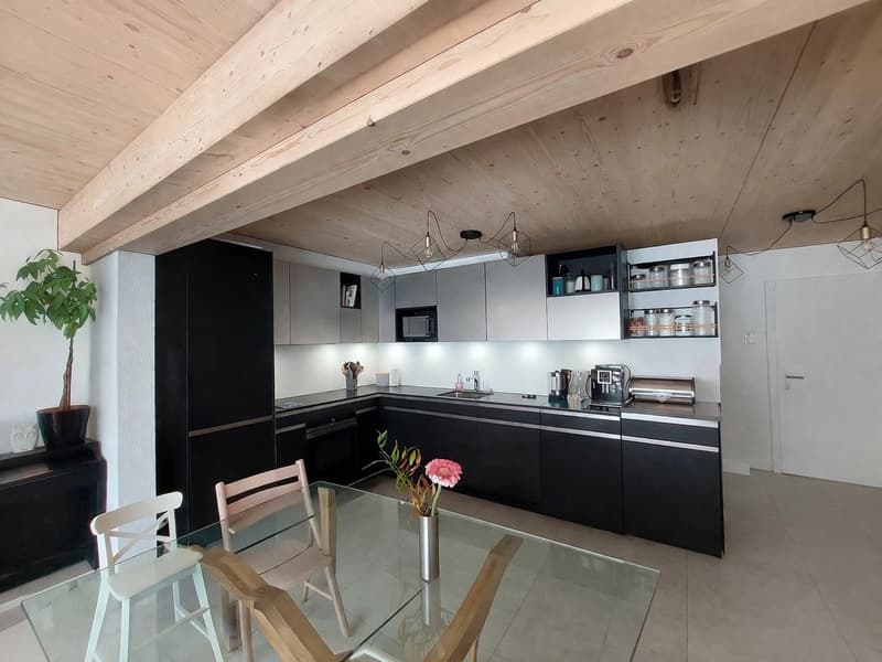 Appartement moderne de 4,5 pièces avec terrasse, une place de parc intérieure et un place de stationnement extérieure (3)