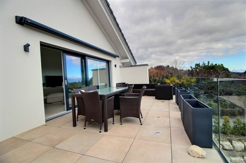 Attique terrasse avec splendide vue sur le lac (7)
