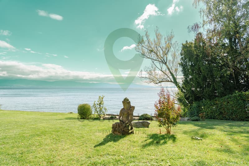 Terrain d'exception "pieds dans l'eau" entre Nyon et Morges
