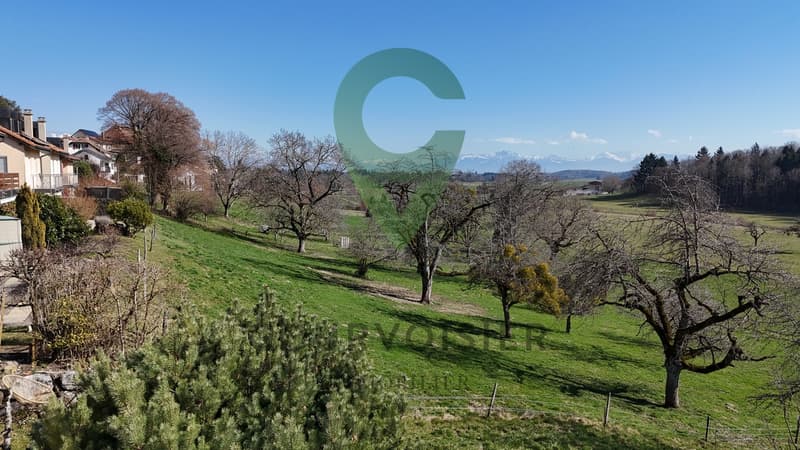 Demeure de caractère scindée en deux appartements proche d'Aubonne (13)