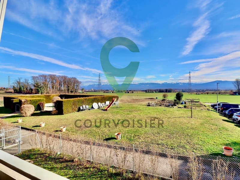 Appartement de standing avec vue dégagée et piscine de résidence (11)