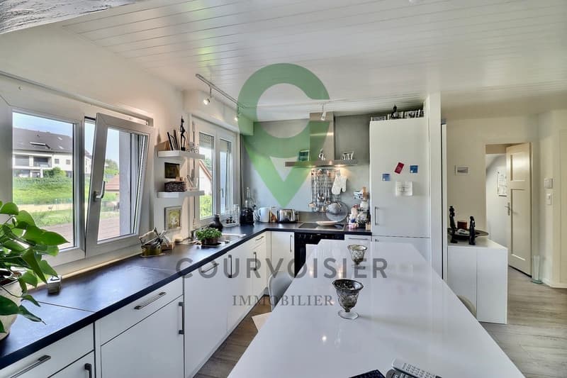 Magnifique propriété avec deux appartements, jardin et belle piscine (10)