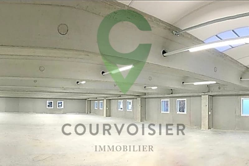EXCLUSIVITÉ - Halle industrielle premium d'env. 880 m² avec bureaux et parkings à louer (5)