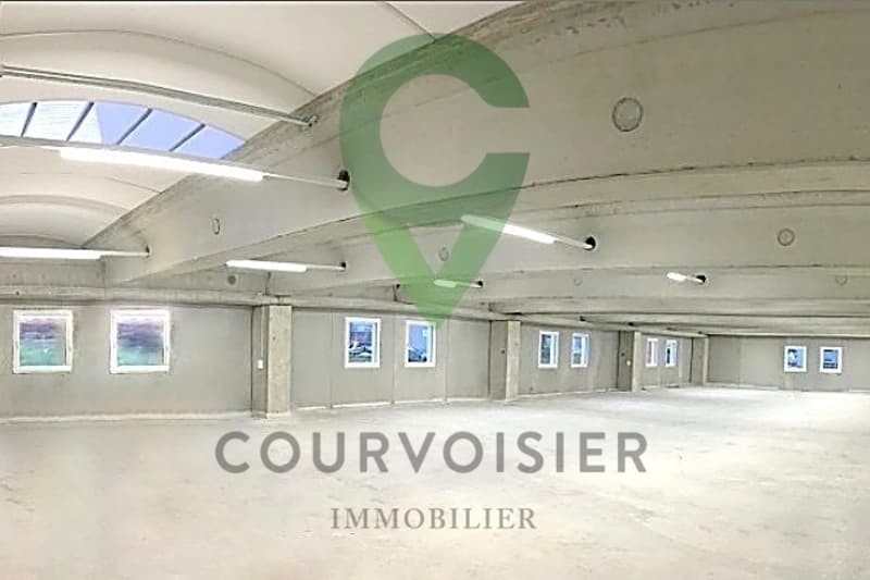 EXCLUSIVITÉ - Halle industrielle premium d'env. 880 m² avec bureaux et parkings à louer (4)