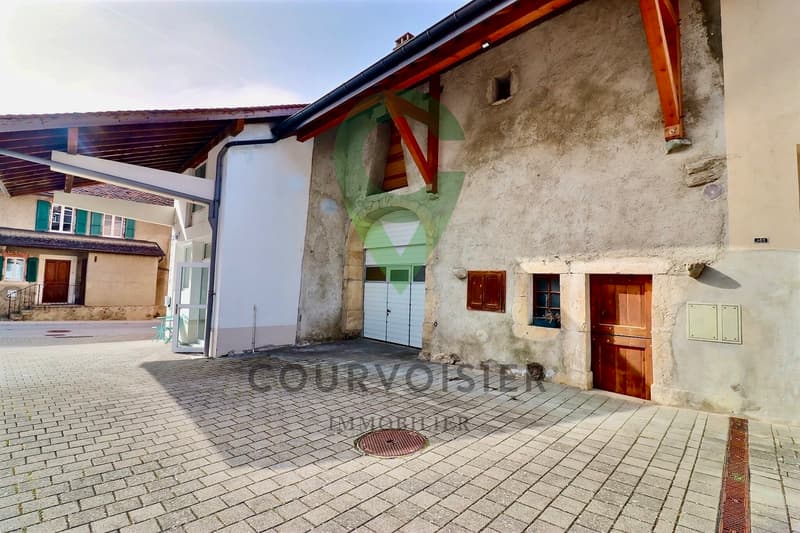 Maison de caractère avec dépendances et fort potentiel (13)