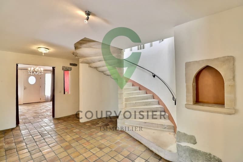 Demeure de caractère avec 2 logements et grand potentiel d'aménagement (6)