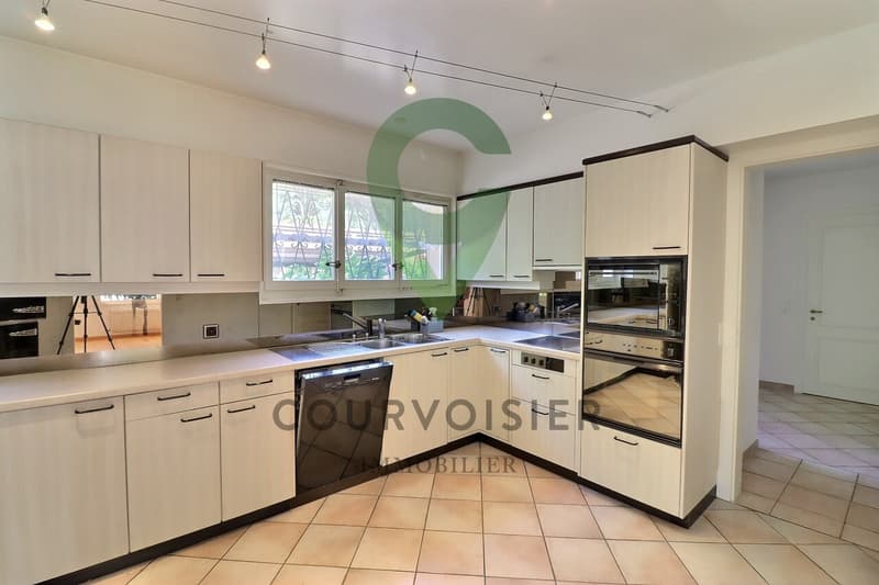 APPARTEMENT A RENOVER DANS PETITE PPE, VUE IMPRENABLE LAC ET ALPES (4)