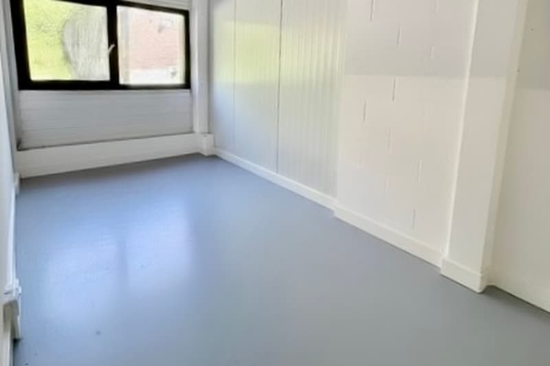 Bureau individuel meublé - Lumineux et calme (2)