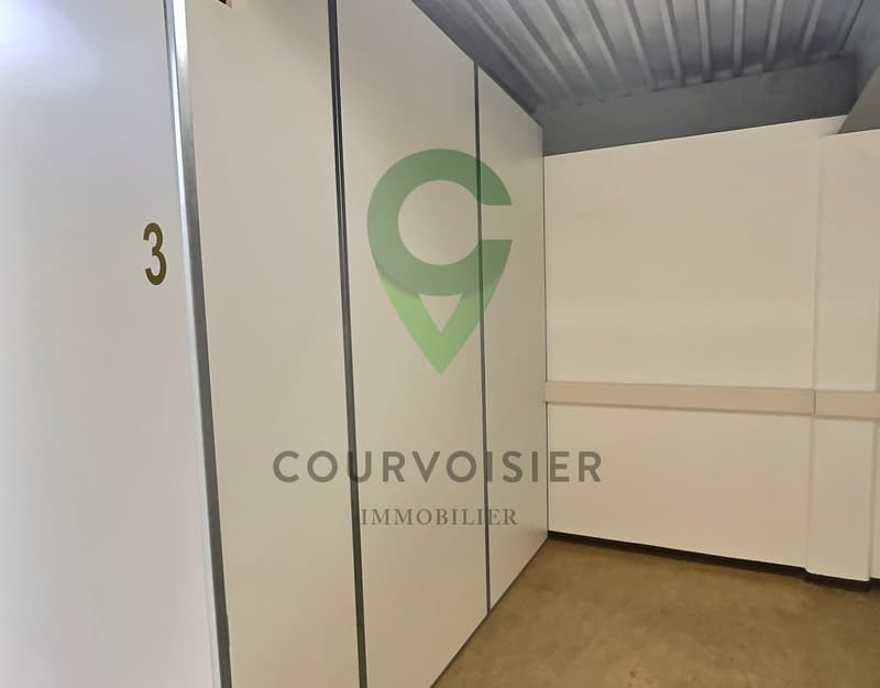 Surface mixte location de boxes de stockage et de bureau (6)