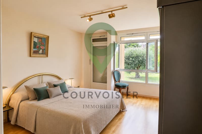 Villa contemporaine avec 2 logements, jardin et piscine à Rolle (9)